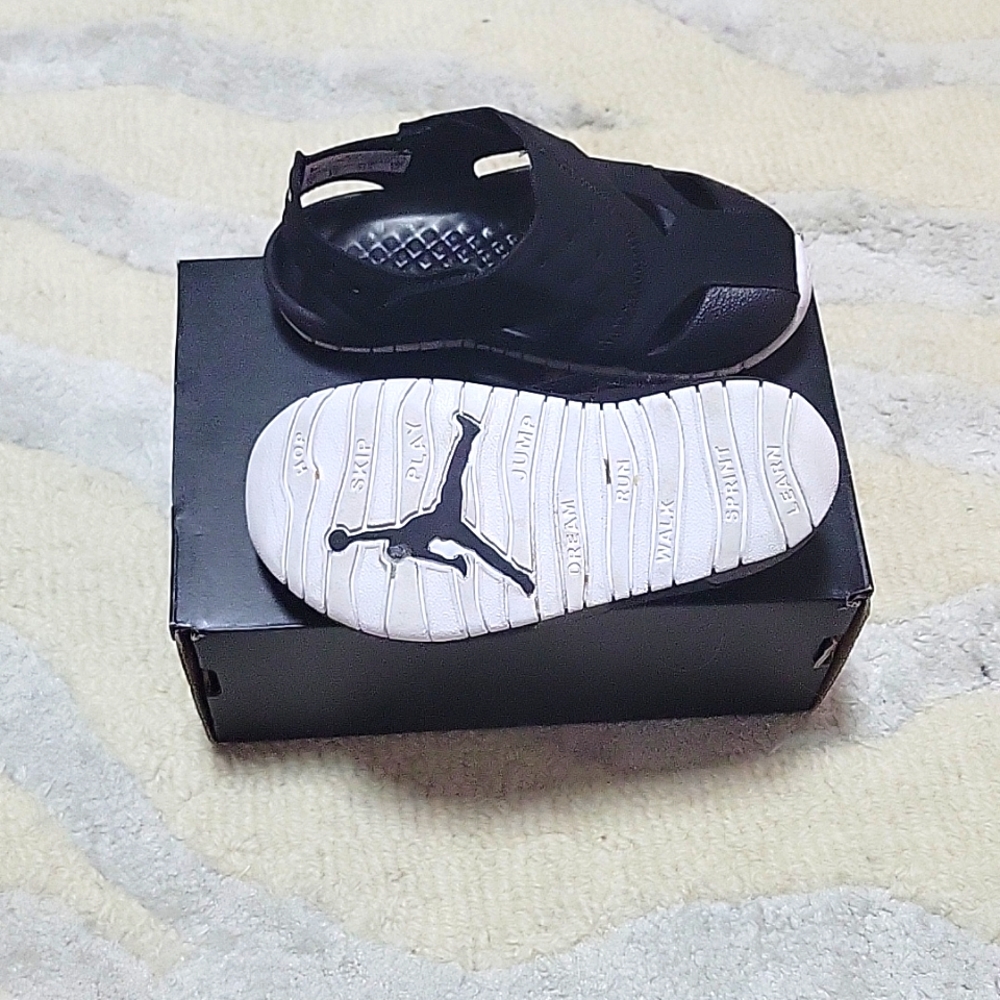 Jordan pool shoes 7C